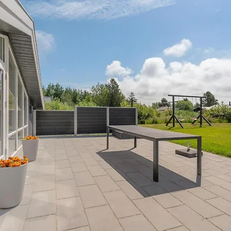 بيت للعطل Four-bedroom In Fjerritslev