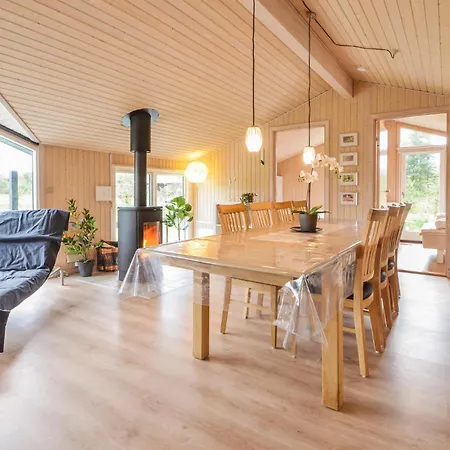 بيت للعطل Four-bedroom In Fjerritslev