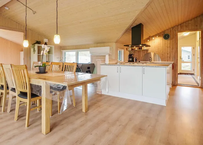 Four-bedroom In Hébergement de vacances Fjerritslev
