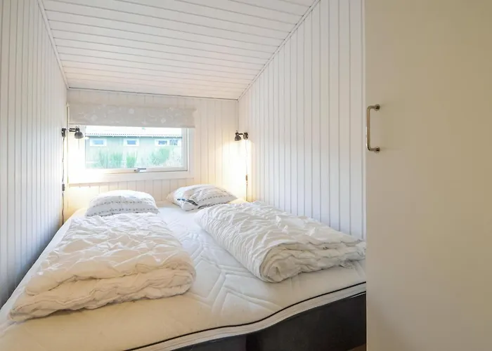 Four-bedroom In Hébergement de vacances Fjerritslev